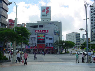那覇の街のでかさにびっくり DSC04462.jpg