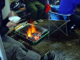 肉や魚を炭火で焼きます! DSC07634.jpg