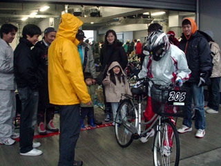 スタートライダーはマシンオーナーのN氏 DSC07811.jpg