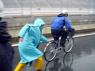 ライダー交代も気合充分。8耐のワークス並み DSC07904.jpg